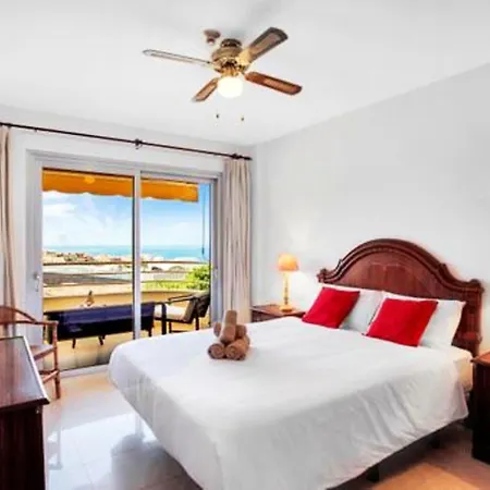 Apartamento 2 Bedrooms With Sea View Shared Pool And Enclosed Garden At Adeje 1 Km Away From The Beach *